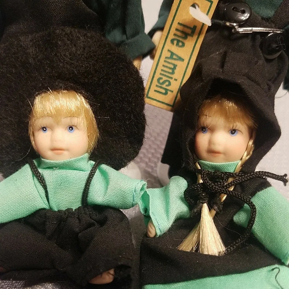 AMISH FAMILY SET‎ OF 4 porcelain Ornament Dolls